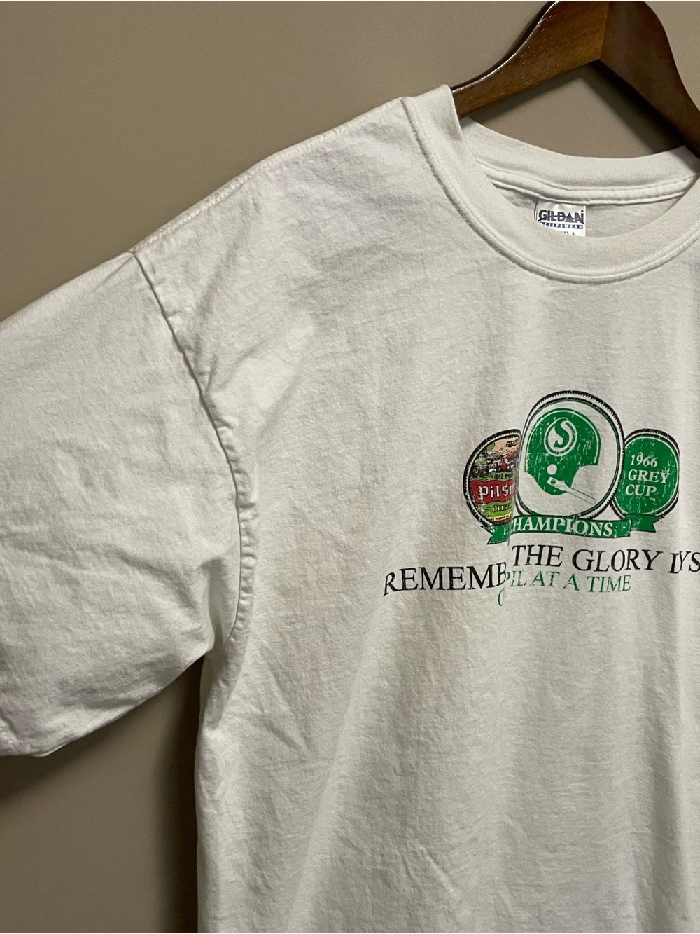 Saskatchewan Rough Riders Pilsner Remember the Glory Days 1966 Grey cup Men’s XL - Picture 6 of 9